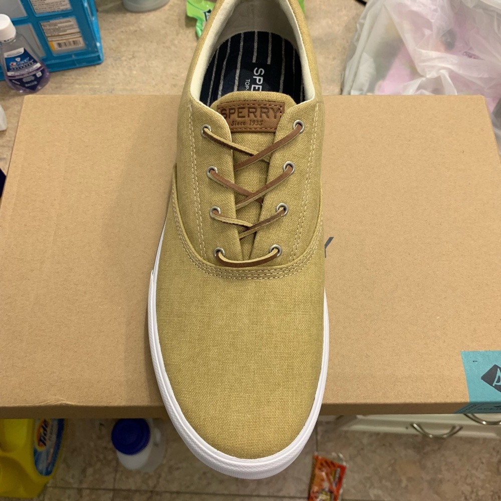 Sperry Canvas - image 3